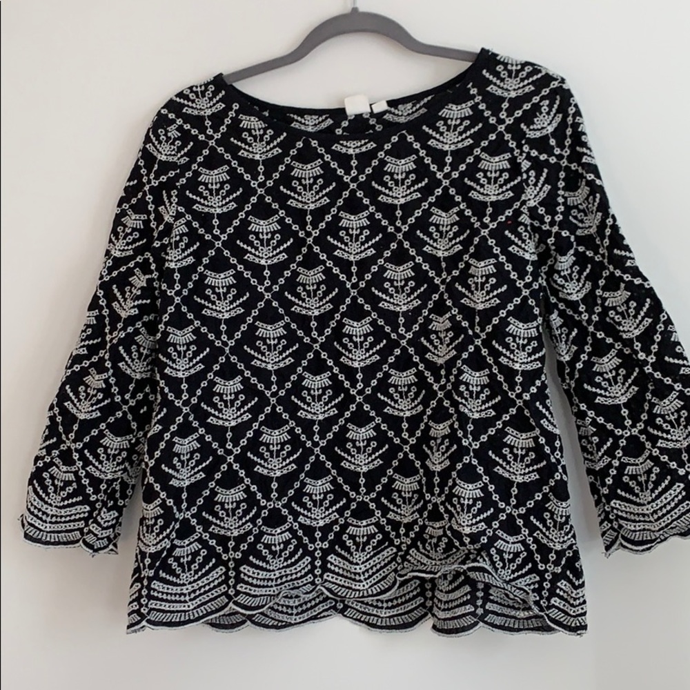 *ACCEPTING ALL OFFERS* Eyelet lace blouse